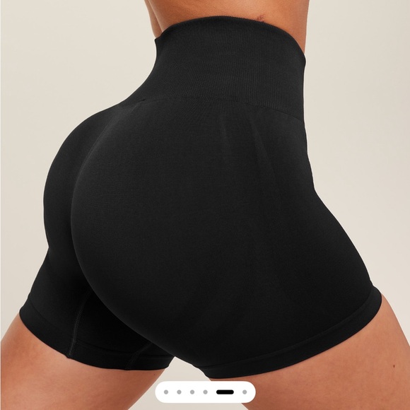 Gymshark Everyday Seamless Short | Black - Picture 3 of 6